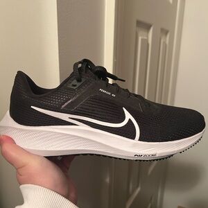 Nike Air Zoom Pegasus Black and White Sneakers Womens 8.5